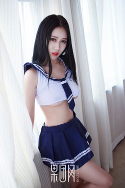 用酒把美女灌吐2